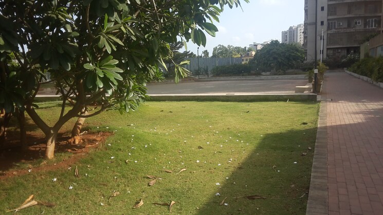 Garden, clover-everest-world-chs-ltd 2 Bedroom 650 Sq.Ft. Apartment In Kolshet Road Thane 8989386