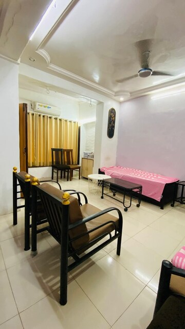 1 BHK Apartment For Rent in Vile Parle West