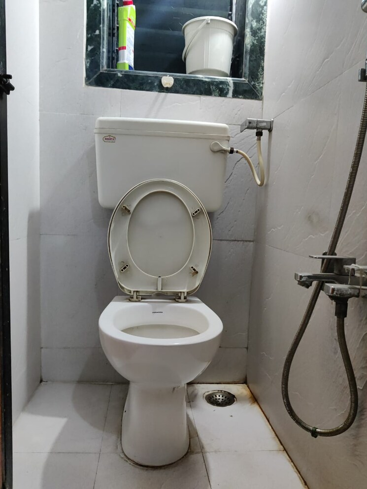 Bathroom, parsik nagar 1 Bedroom 450 Sq.Ft. Apartment In Parsik Nagar Thane 9001556