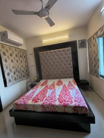 Bedroom in 2 BHK Apartment at Dosti Vijeta, Vartak Nagar – for Rent