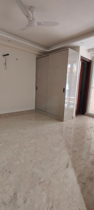 Room in 3 BHK Builder Floor at Chattarpur – for Rent