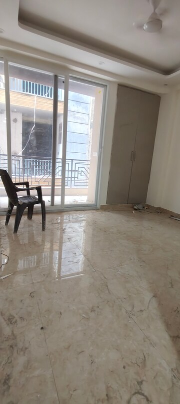 Room in 3 BHK Builder Floor at Chattarpur – for Rent