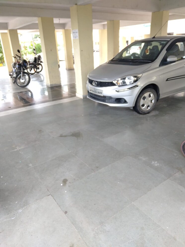  Parking, katara hills 1 Bedroom 500 Sq.Ft. Apartment In Katara Hills Bhopal 9001590