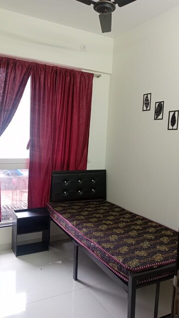 Bedroom in 2 BHK Apartment at Sheth Zuri, Laxmi Nagar – for Rent