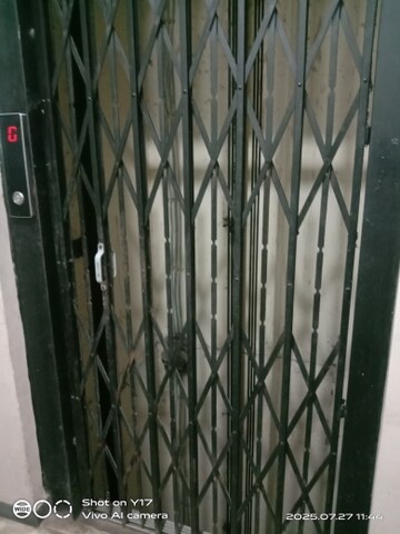 Lift in 3 BHK Apartment at University Road – for Rent
