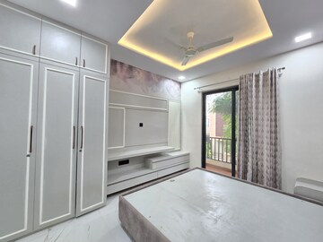 Room in 4 BHK Apartment at Vardhman Arcadia Greens, Gandhi Path – for Sale