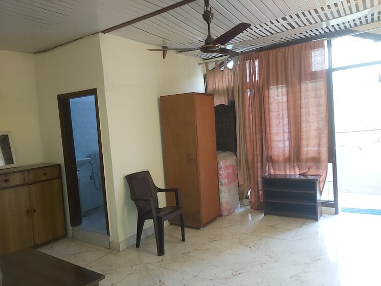 Living Room, nehru enclave 2 Bedroom 100 Sq.Yd. Builder Floor In Nehru Enclave Delhi 9001667
