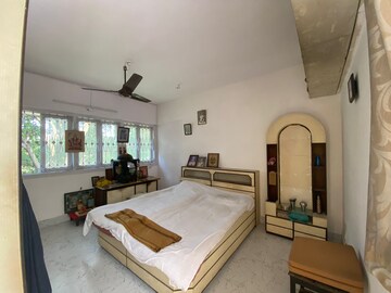 Bedroom in 4 BHK Apartment at Shalaka Apartment, Nariman Point – for Sale