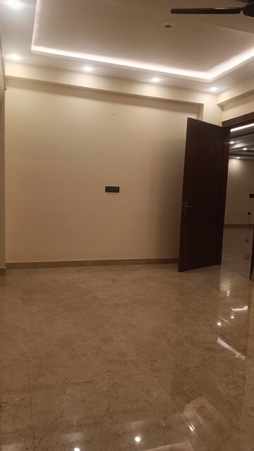 Room in 3 BHK Builder Floor at RWA Apartments Sector 45, Sector 45 – for Rent