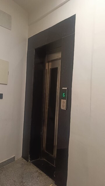 Building Lobby in 3 BHK Builder Floor at RWA Apartments Sector 45, Sector 45 – for Rent