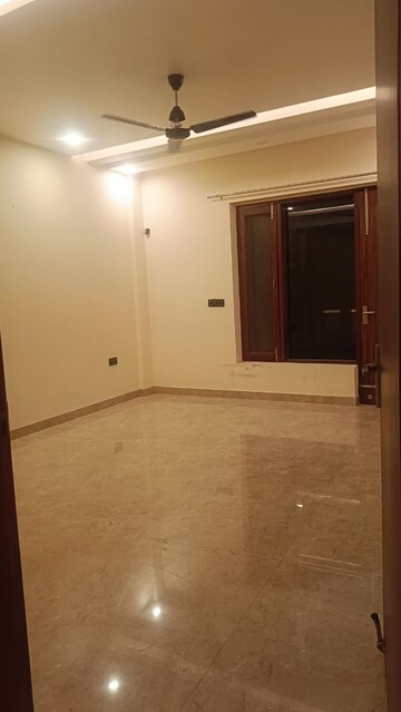 Room in 3 BHK Builder Floor at RWA Apartments Sector 45, Sector 45 – for Rent