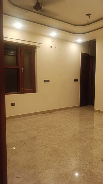 Room in 3 BHK Builder Floor at RWA Apartments Sector 45, Sector 45 – for Rent