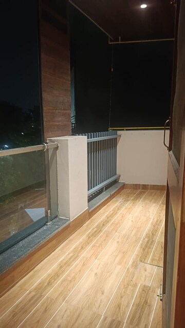 Balcony in 3 BHK Builder Floor at RWA Apartments Sector 45, Sector 45 – for Rent