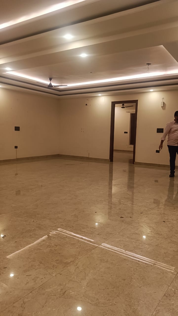 3 BHK + Study Room 2700 Sq.Ft. Builder Floor in RWA Apartments Sector 45