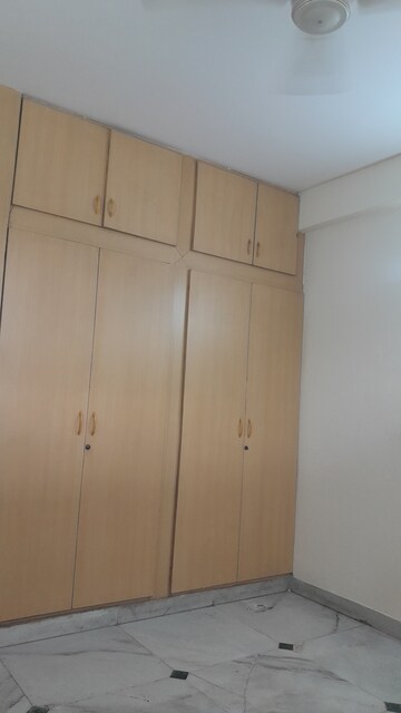 Room in 3 BHK Builder Floor at Unitech South City II, Sector 50 – for Rent