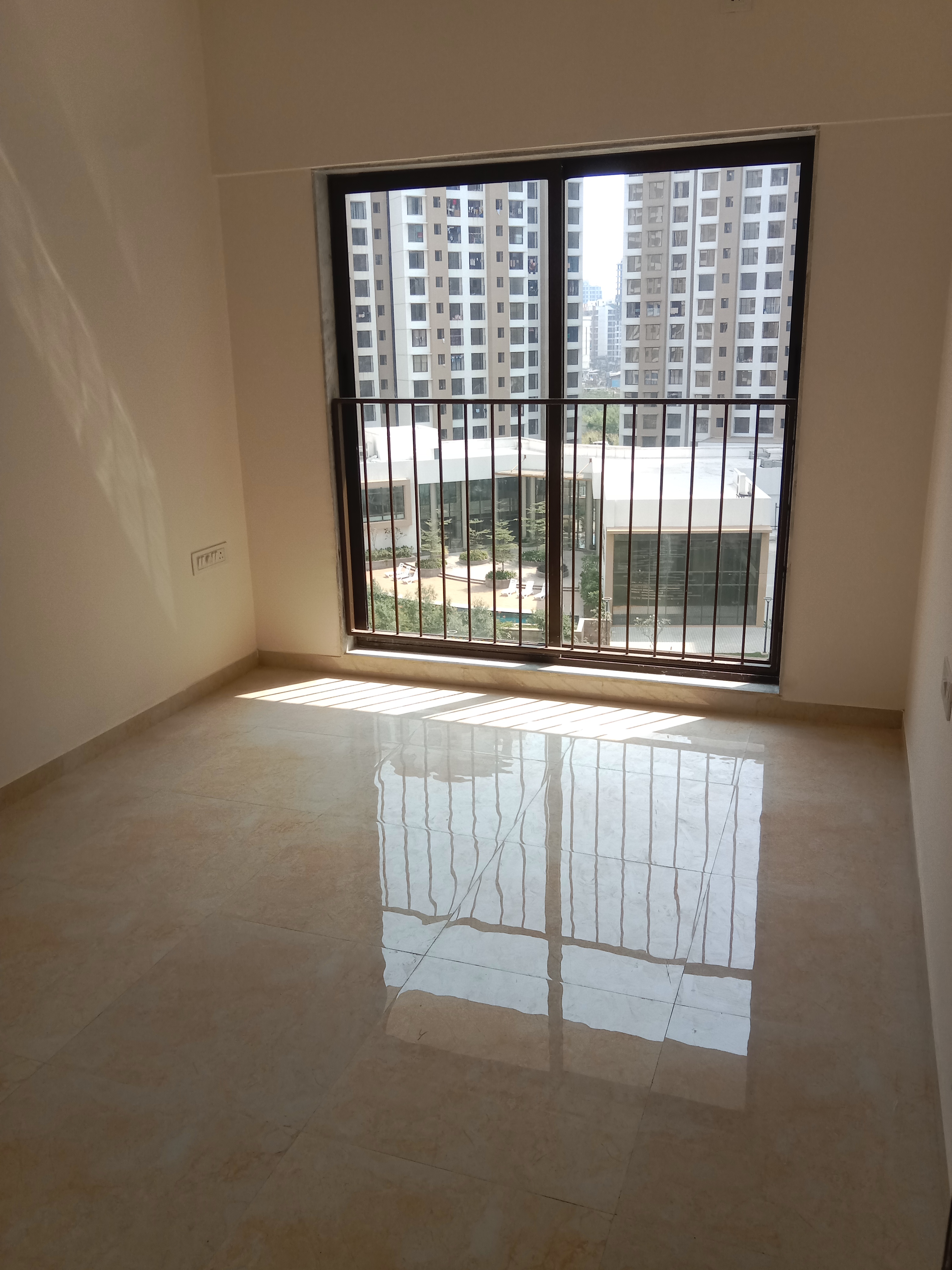 2 BHK 570 Sq.Ft. Apartment in Sunteck Maxxworld