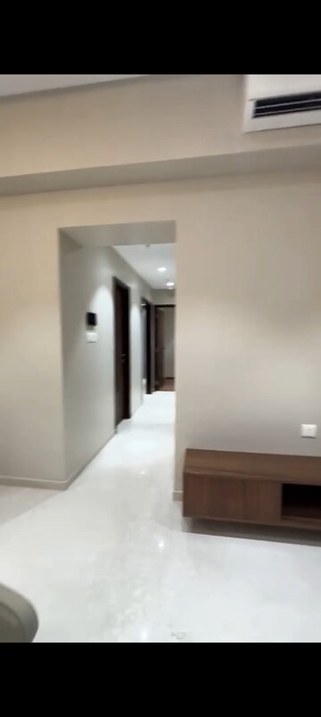 Room in 3 BHK Apartment at Piramal Mahalaxmi, Mahalaxmi – for Rent