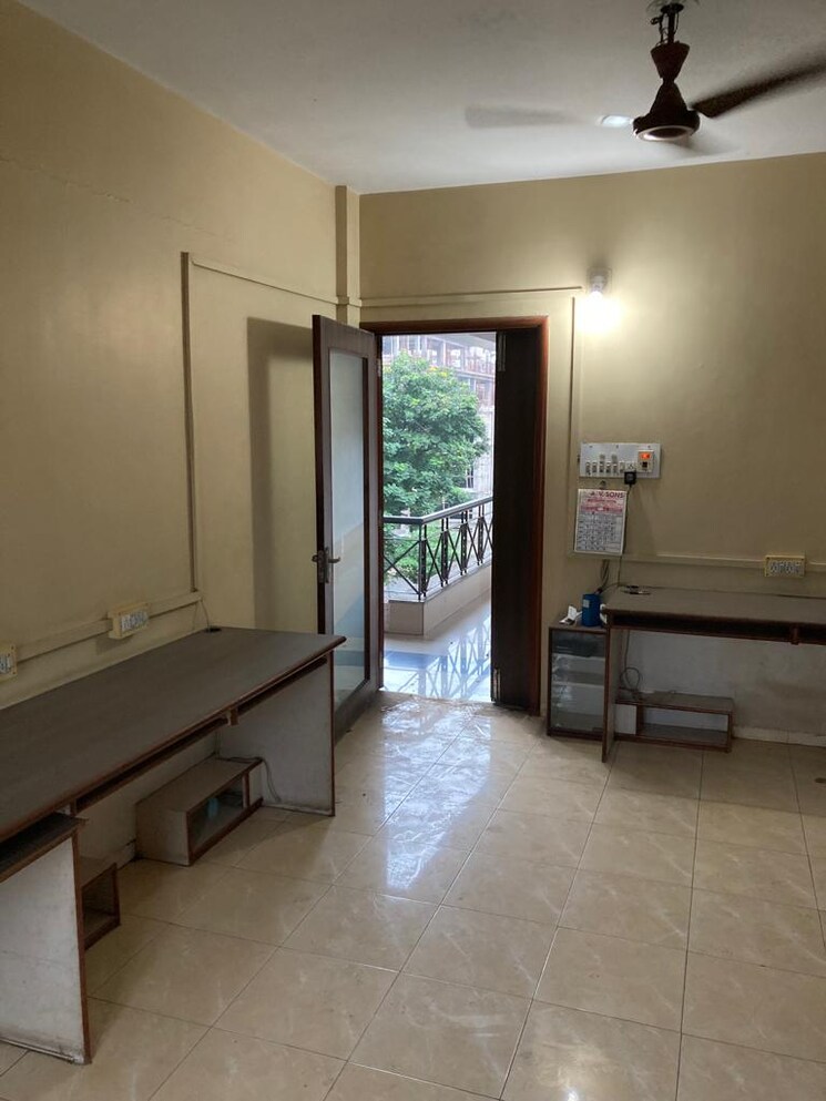 Team Area, city light Commercial Office Space 350 Sq.Ft. In City Light Surat 9001796