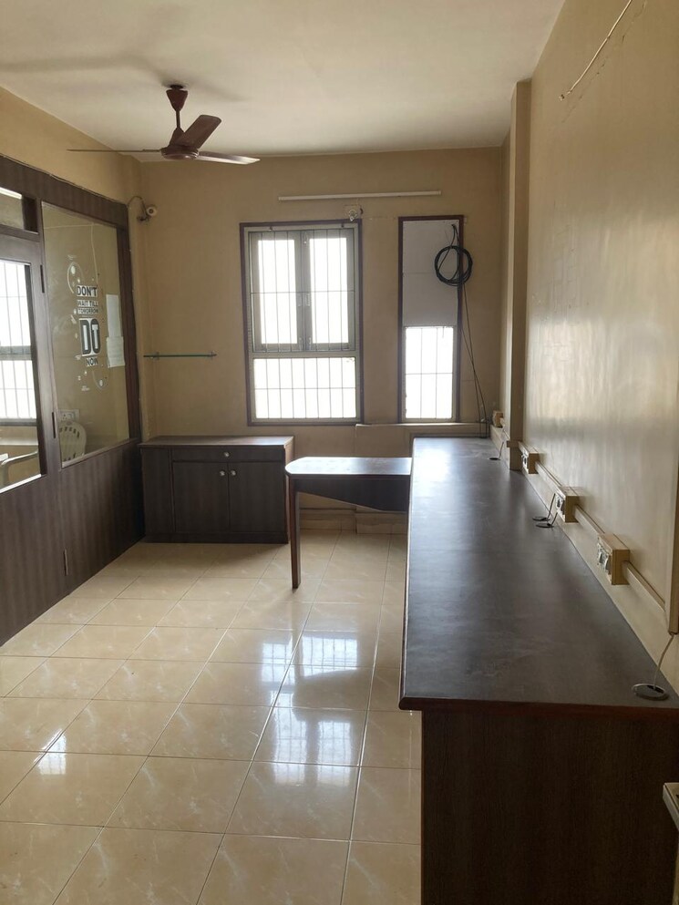 Team Area, city light Commercial Office Space 350 Sq.Ft. In City Light Surat 9001796