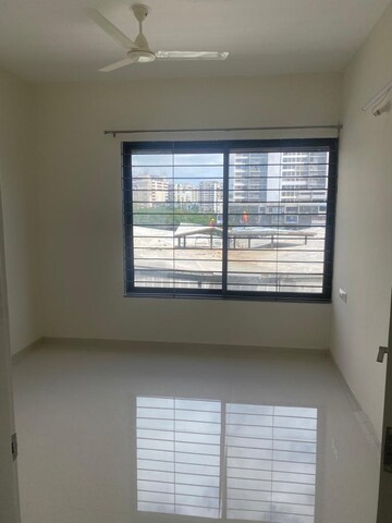 Room in 2 BHK Apartment at Kumar Palmspring Towers, Undri – for Rent