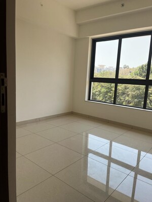 Room in 2 BHK Apartment at Shapoorji Pallonji Vicinia, Powai – for Sale