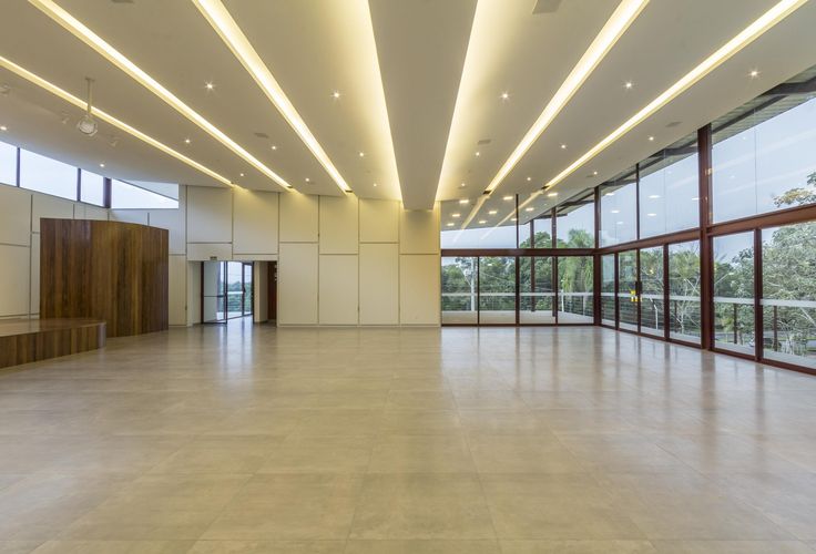 Showroom For Rent in 2500 Sqft Big Hall Dance 