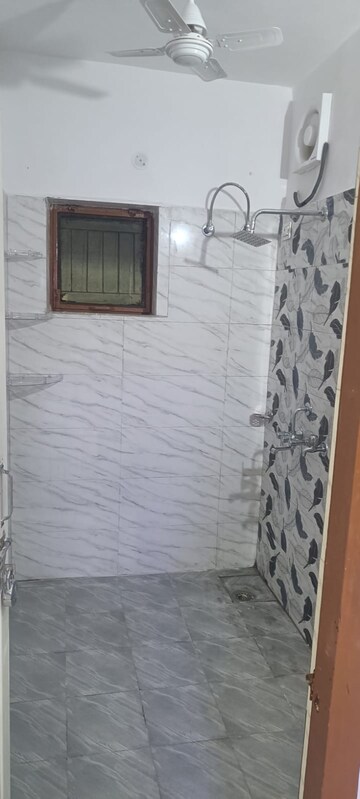 Bathroom in 1 BHK Builder Floor at Sector 71 – for Rent