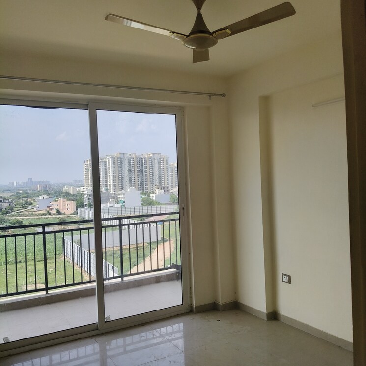 Room, rof-aalayas-phase-2 3 Bedroom 645 Sq.Ft. Apartment In Sector 102 Gurgaon 9001897