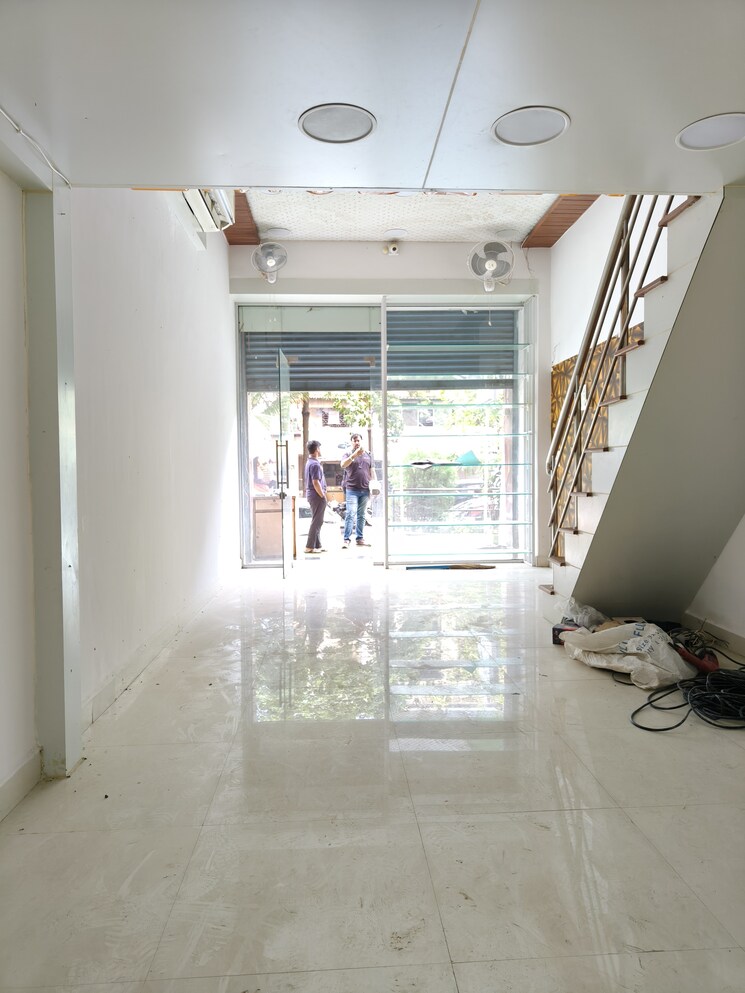 Room, seawoods sector 44a Commercial Shop 700 Sq.Ft. In Seawoods Sector 44a Navi Mumbai 9001903