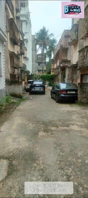 Parking in 6+ BHK Villa at New Alipore – for Sale