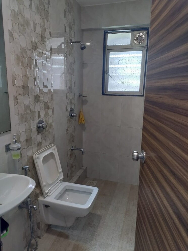Bathroom, laxmi-vihar-khar 2 Bedroom 770 Sq.Ft. Apartment In Khar West Mumbai 9001912
