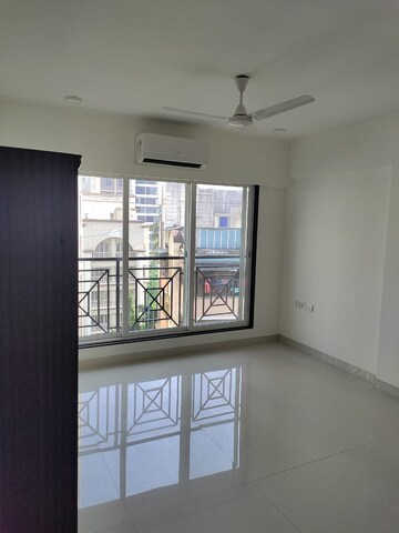 Room in 2 BHK Apartment at Laxmi Vihar Khar, Khar West – for Rent