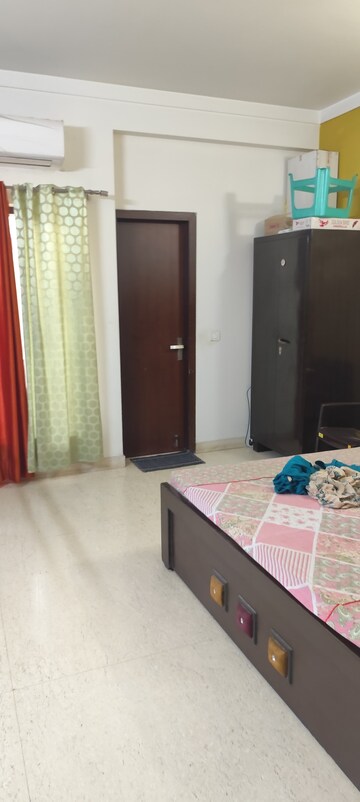 Bedroom in 4 BHK Builder Floor at Sector 51 – for Rent