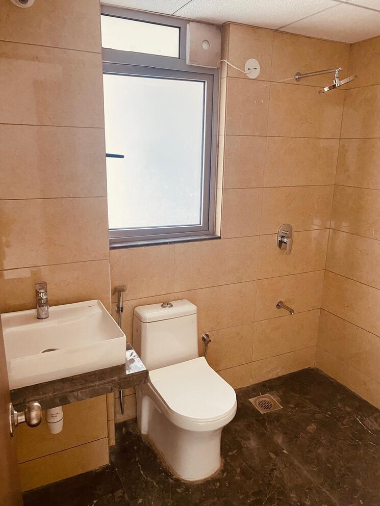 Bathroom, kalpataru-immensa 3 Bedroom 996 Sq.Ft. Apartment In Kolshet Road Thane 9001933