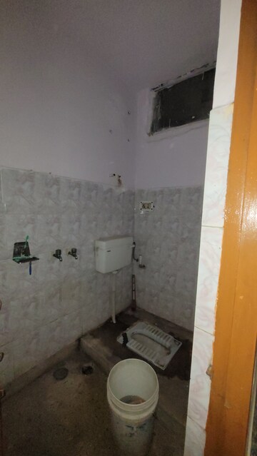Attached Bathroom in 2 BHK Builder Floor at Dilshad Colony – for Rent