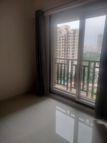 Room in 1.5 BHK Apartment at Rosa Gardenia, Ghodbunder Road – for Rent