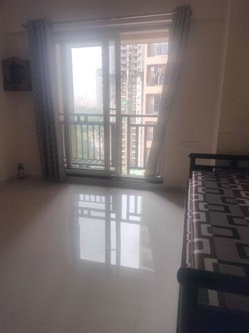 Room in 1.5 BHK Apartment at Rosa Gardenia, Ghodbunder Road – for Rent