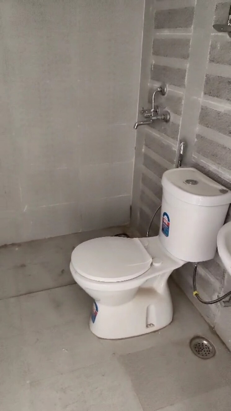 Bathroom, ratan-pearls 2 Bedroom 615 Sq.Ft. Apartment In Sector 16 Greater Noida Greater Noida 9001951