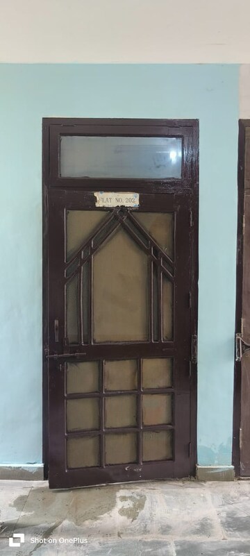 Room in 2 BHK Apartment at Mahanagar – for Sale