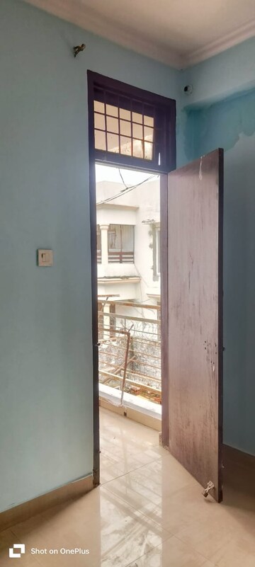 Room in 2 BHK Apartment at Mahanagar – for Sale