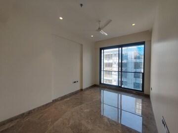 Room in 3 BHK Apartment at Ekta Verve, Khar West – for Sale
