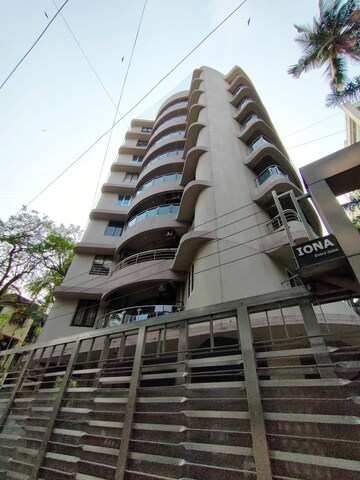 Staircase in 3 BHK Apartment at Ekta Verve, Khar West – for Sale