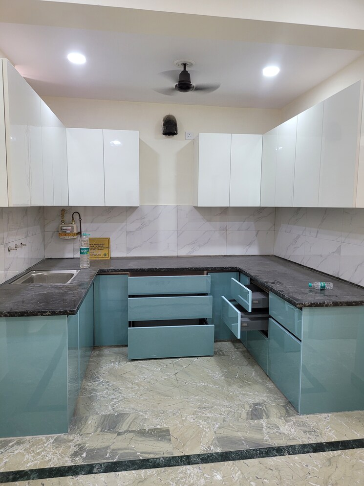 Kitchen, dilshad garden 3 Bedroom 1000 Sq.Ft. Apartment In Dilshad Garden Delhi 9001972