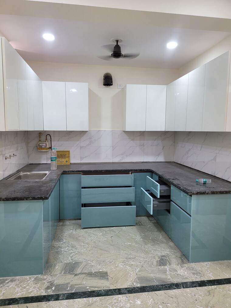 Kitchen, dilshad garden 3 Bedroom 1000 Sq.Ft. Apartment In Dilshad Garden Delhi 9001972
