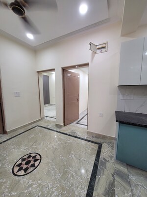 Room in 3 BHK Apartment at Dilshad Garden – for Sale