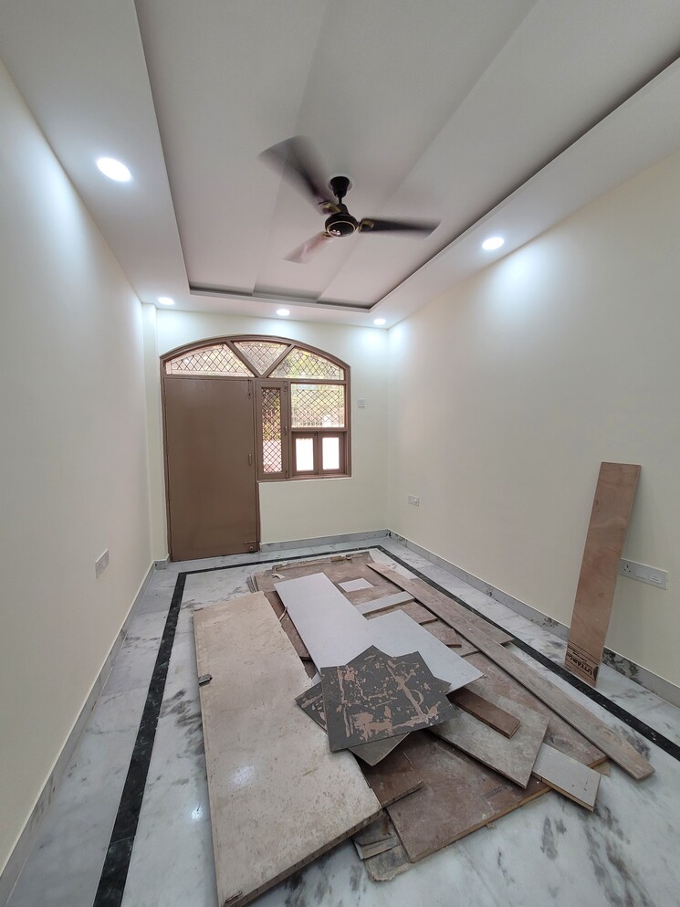 Room, dilshad garden 3 Bedroom 1000 Sq.Ft. Apartment In Dilshad Garden Delhi 9001972