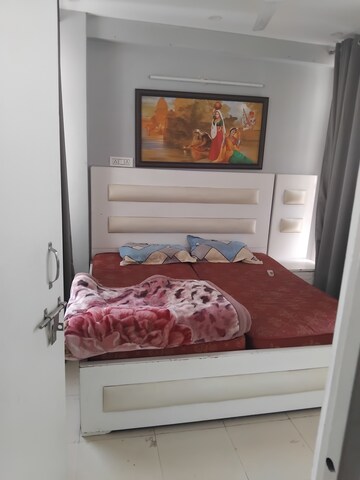 Furnished Amenities in 1 BHK Apartment at Auric City Homes, Sector 82 – for Rent
