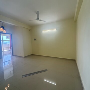 Room in 2 BHK Apartment at Pyramid Pride, Sector 76 – for Rent