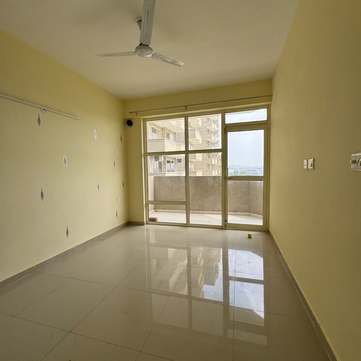 Room, pyramid-pride 2 Bedroom 700 Sq.Ft. Apartment In Sector 76 Gurgaon 9001985