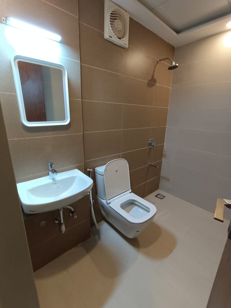 Washroom, marol-industrial-area Pg For Boys In Andheri East 9002002